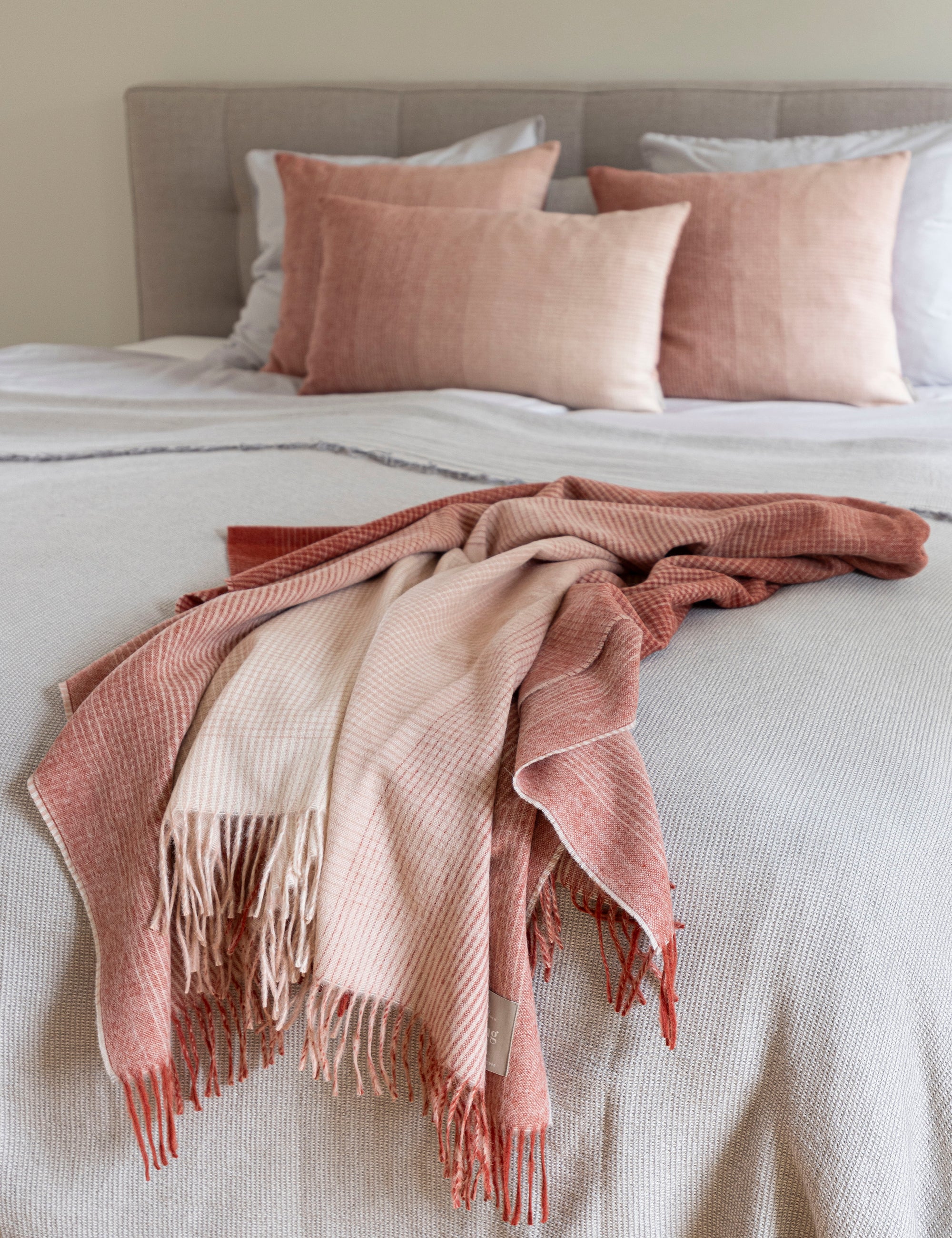 Dusty pink bed discount throw